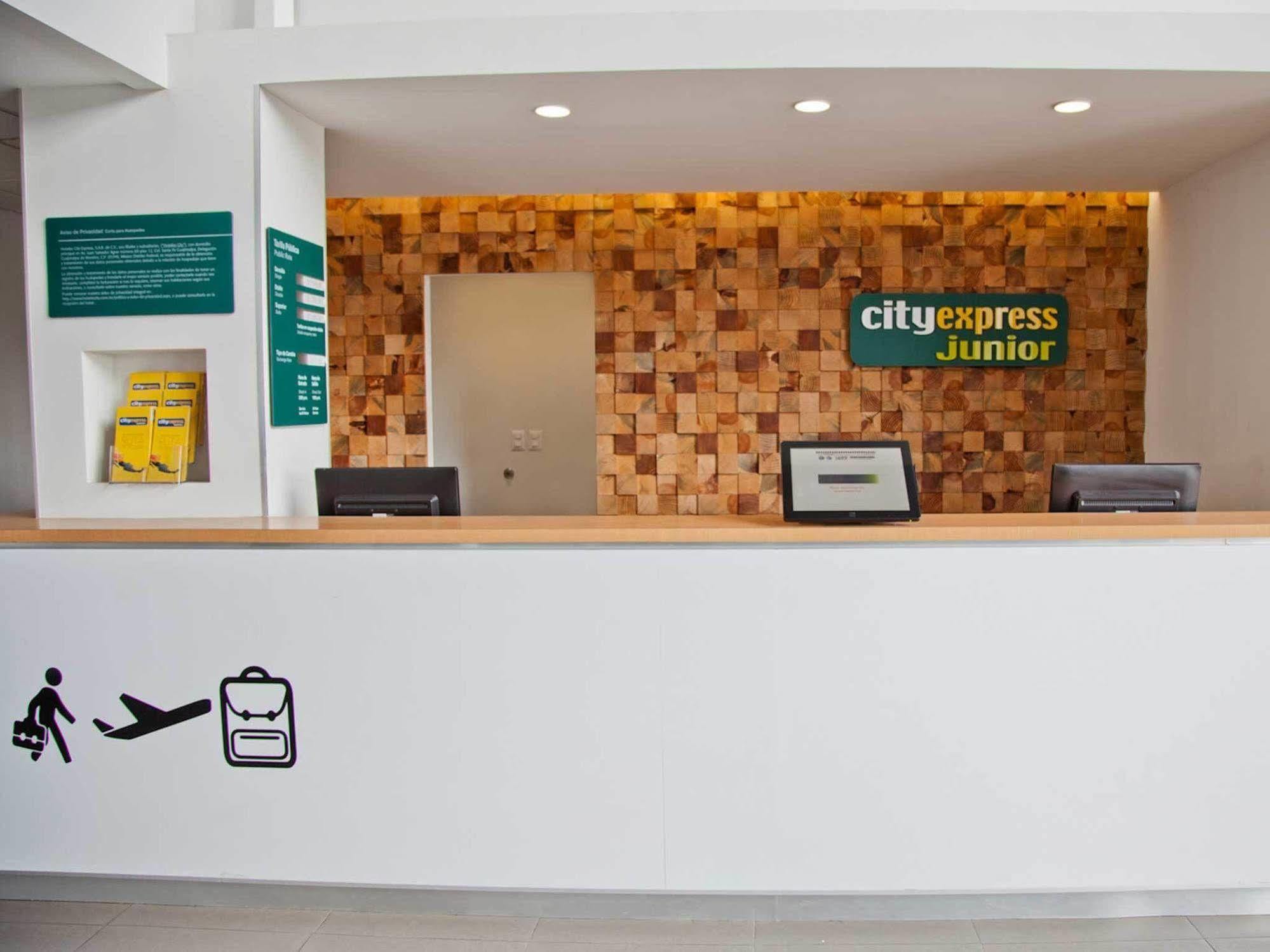 City Express Junior By Marriott Ciudad Del Carmen Aeropuerto Bagian luar foto